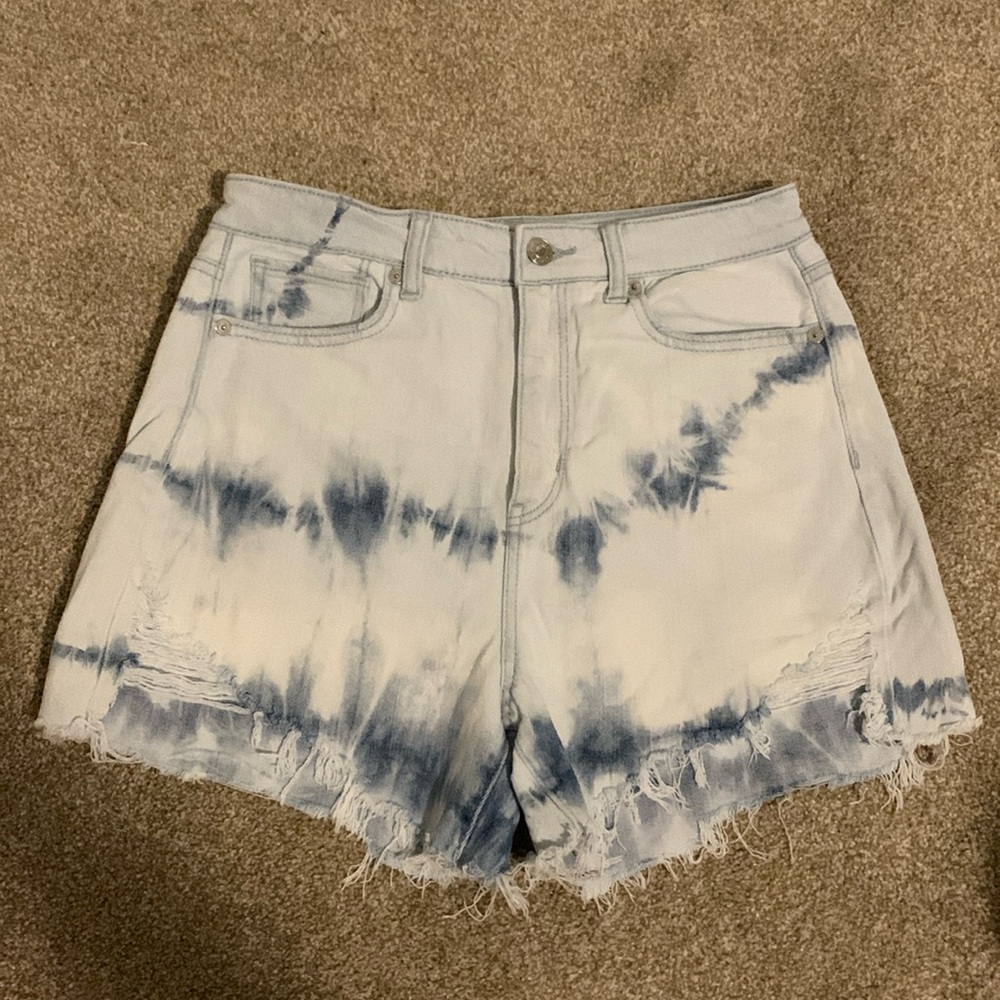 AMERICAN EAGLE Comfort Stretch Waistband Highest Rise Mom Short in Size 4